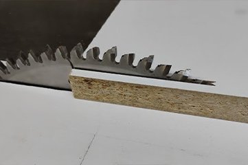 Saw blade are Cutting Melamine