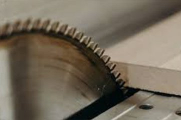 Saw blade are Cutting Solid wood composite board